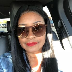 Meet your Posher, Toni